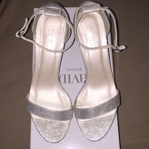 David's Bridal Nayomi Sz 7 - silver metallic